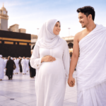 ibu hamil umrah berjalan bersama suami di Masjidil Haram Makkah