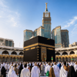 Jamaah umrah memenuhi area Ka'bah di Masjidil Haram Makkah